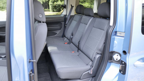 FORD TOURNEO CONNECT ESTATE 1.5 EcoBoost PHEV 150 Titanium 5dr Auto view 5